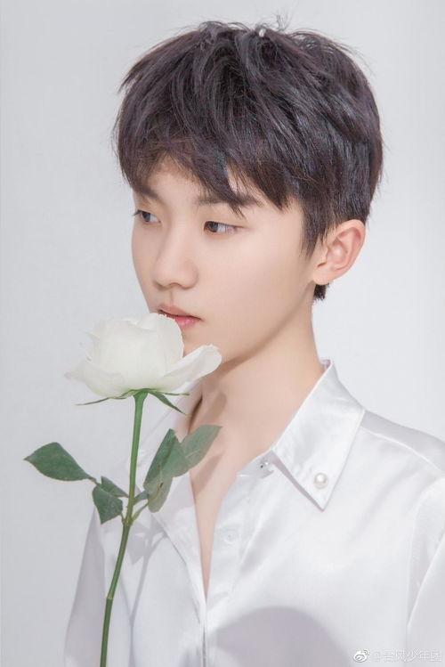 照片马嘉祺,青春偶像的蜕变之路