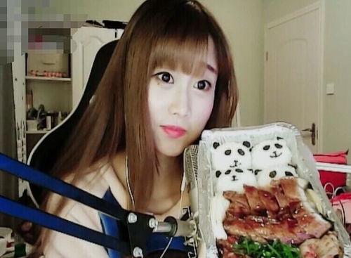 最新女主播青草吃香肠,人气飙升成为新晋网红  第2张