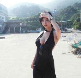 女主播低胸走光视频,低胸瞬间引发网络热议  第1张